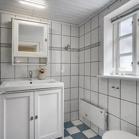 4 Bedroom Lovely In Casa de Férias