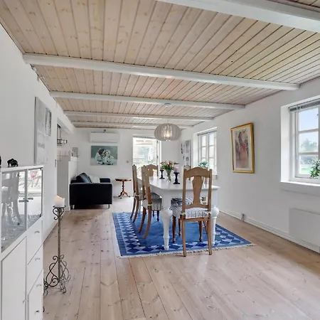 4 Bedroom Lovely In Casa de Férias Løkken
